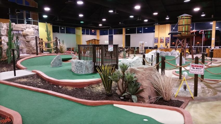 Wildwood Indoor Mini Golf – Branson Travel Service