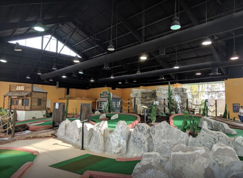 Wildwood Indoor Mini Golf – Branson Travel Service